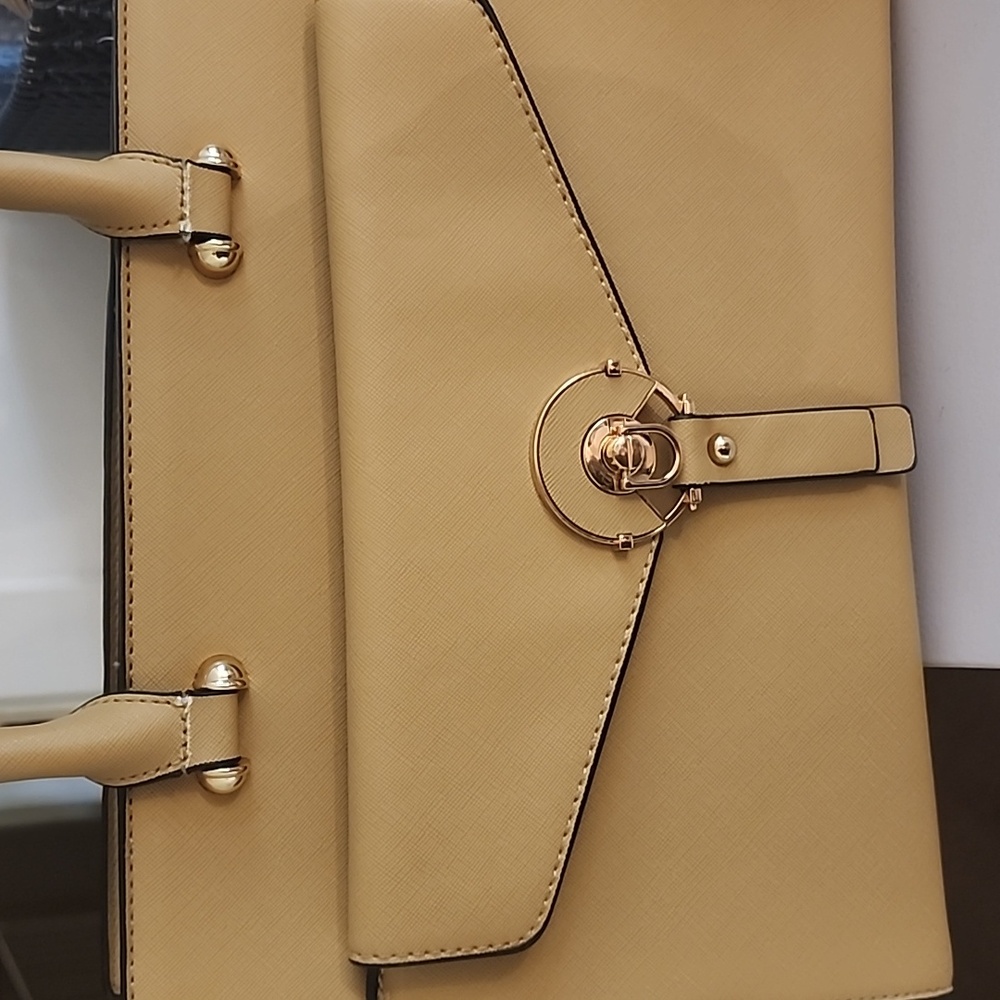 Yellow structured handbag. Top handle No crossdbody strap. - Picture 4 of 8